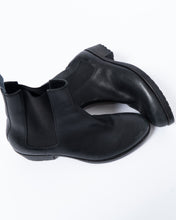 Load image into Gallery viewer, FW18 Chunky Black Leather Chelsea Boots