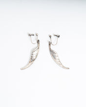 Load image into Gallery viewer, Silver Animalier Feather Earrings