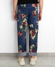 Load image into Gallery viewer, Floral Painted Cropped Denim